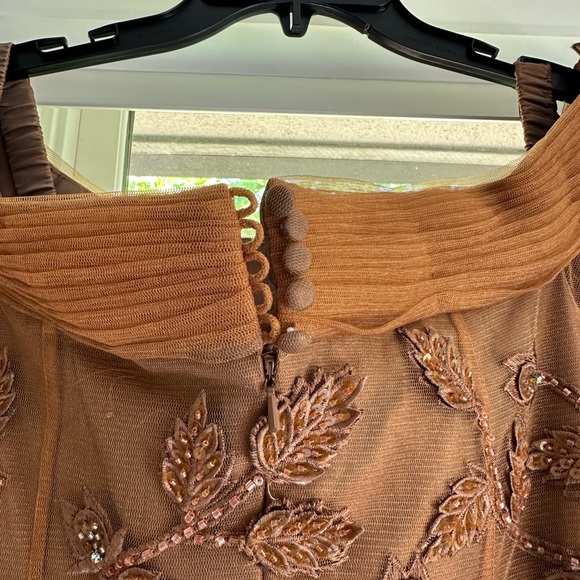 Janique gown - Picture 4 of 4